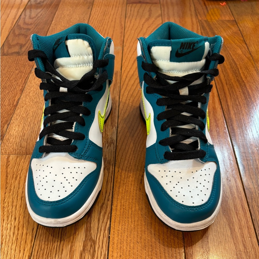 Nike size 4.5y (kids unisex)